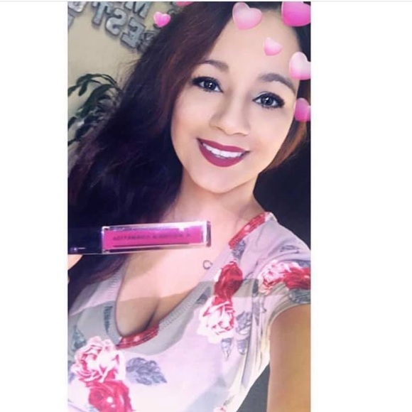 Shameless matte lipsticks - Picture 3 of 3